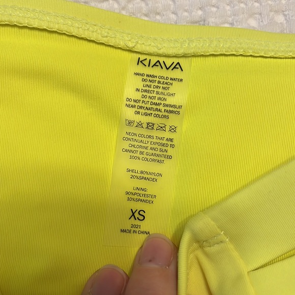 Neon Yellow Kiava Scalloped Crop and Sunburst mid rise bottoms XS - Picture 2 of 6